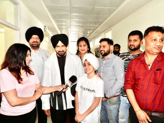 GIPPY GREWAL AND SHINDA GREWAL VISITED MANAV MANGAL SMART SCHOOL MOHALI FOR PROMOTION OF MOVIE ‘SHINDA SHINDA NO PAPA’